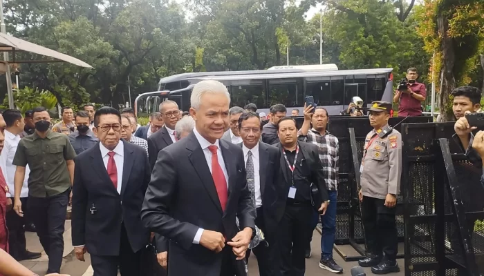 Pasangan Ganjar-Mahfud ke MK Gunakan Bus Bersama Puluhan Advokat Hadapi Sidang PHPU Pilpres