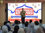 Bersama Istri, Menpora Dito Hadiri Halal Bihalal Keluarga Kemenpora