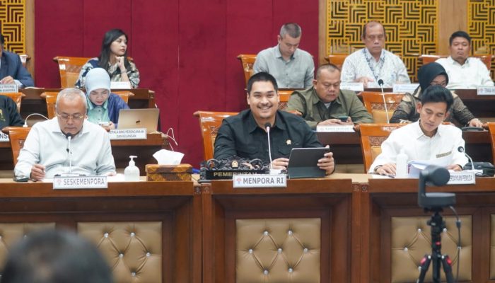 Menpora Dito Mengikuti Raker Bersama Komisi X DPR RI