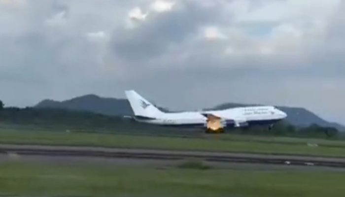 Viral Pesawat Garuda Pengangkut 450 Calon Jemaah Haji asal Gowa Keluarkan Percikan Api di Mesin