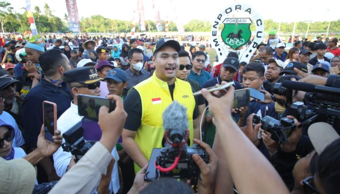 Menpora Dito Tutup Lomba  Pacuan Kuda Piala Menpora Cup