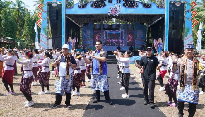 Menpora Dito Hadiri dan Buka Ajang Kejuaraan Dunia WSL Krui Pro 2024 Lampung