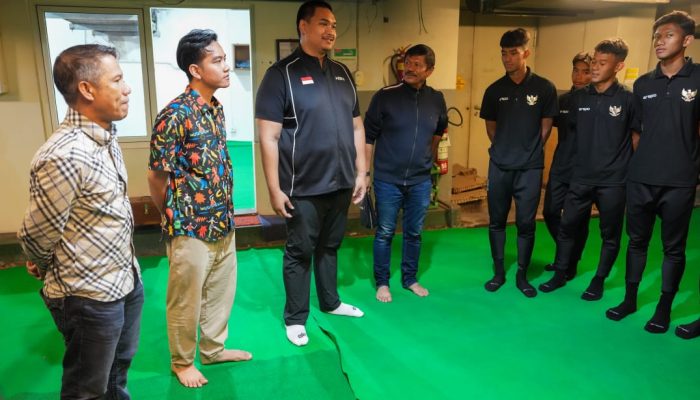 Setelah Salat Jumat Bersama Punggawa Timnas U-16, Menpora Dito dan Walikota Solo Berikan Motivasi