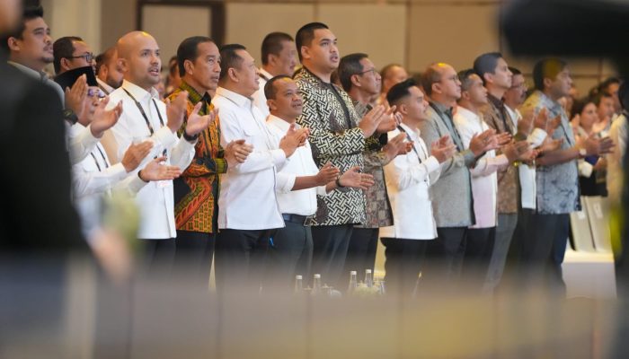 Beri Kado Ultah, Presiden Didampingi Menpora Dito Hadiri HUT ke-52 HIPMI