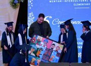 Pesan Inspiratif Menpora Dito Kepada Murid SD Mentari Intercultural School Bintaro