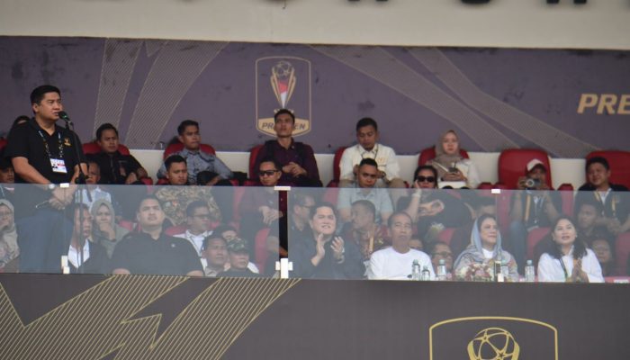 Piala Presiden 2024 Dimulai: Menpora Dito dan Presiden Jokowi Saksikan Laga Pembuka di Bandung