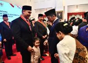 Menpora Dito Ariotedjo Terima Tanda Kehormatan Bintang Mahaputera Nararya dari Presiden Jokowi