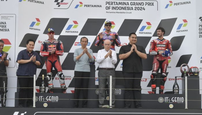 Menpora Dito Apresiasi Penyelesaian MotoGP Mandalika 2024, Presiden Jokowi Berikan Trofi Juara