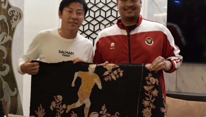 Menpora Dito Apresiasi Dedikasi Couch Shin Tae-Yong untuk Timnas Indonesia