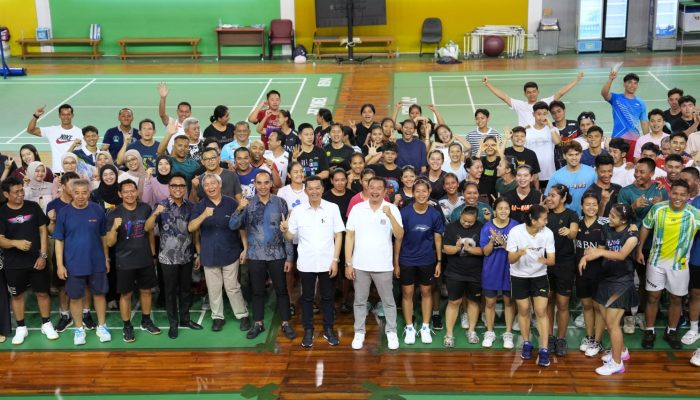 Menpora Dito Kunjungi Pelatnas PP PBSI Bersama Wamenpora