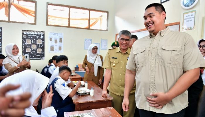 Menpora Dito Tinjau Langsung Proses MBG