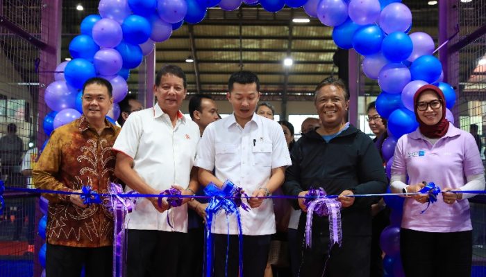 Didampingi Ibu Ami Wamenpora Taufik Resmikan Filari Sport Center