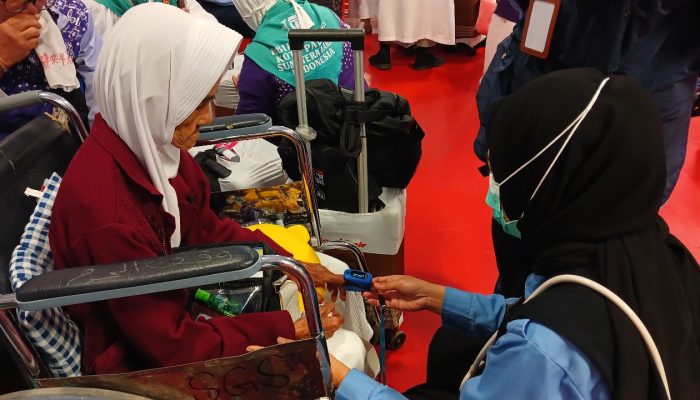 Kepulangan Jamaah Haji Dimulai, Tim Kesehatan Bandara Siaga 24 Jam Kawal Proses Pemulangan.