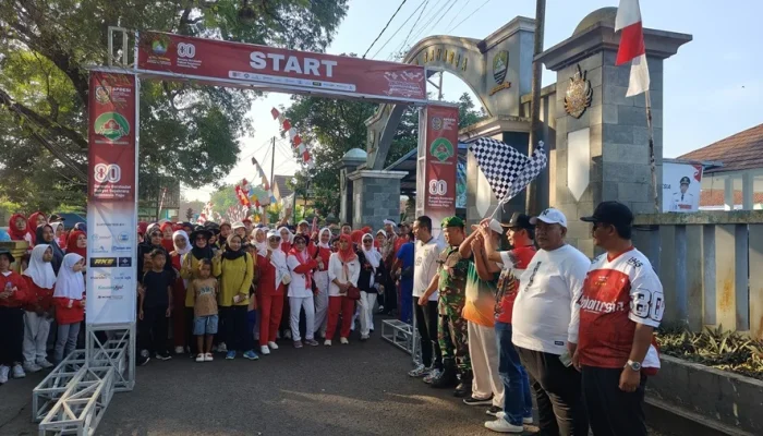 Jalan Sehat HUT RI ke-80 dan Milangkala ke-115 Situraja Tarik Ribuan 5.000 Peserta